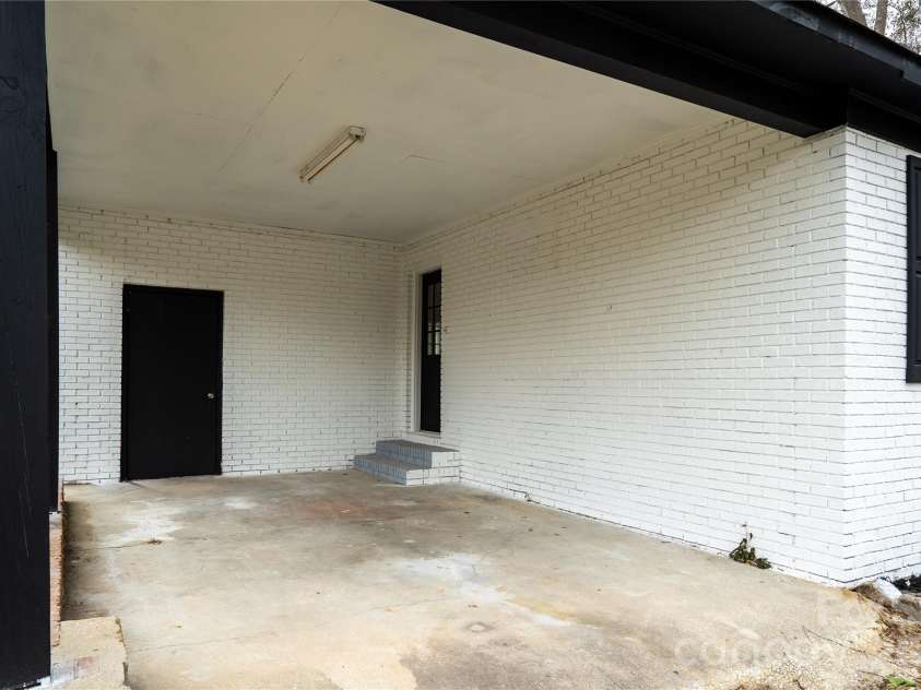 3115 Crestview Drive, Florence, SC 29501.  MLS# CAR4340430, YatesRealty ID 8150. 