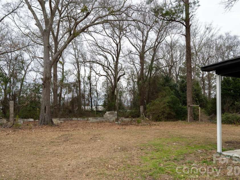 3115 Crestview Drive, Florence, SC 29501.  MLS# CAR4340430, YatesRealty ID 8150. 