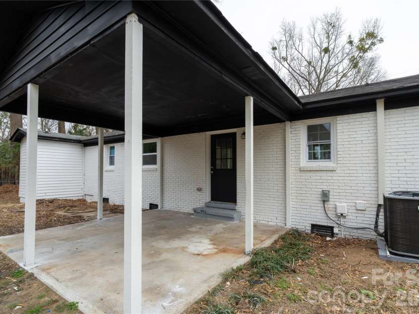 3115 Crestview Drive, Florence, SC 29501.  MLS# CAR4340430, YatesRealty ID 8150. 