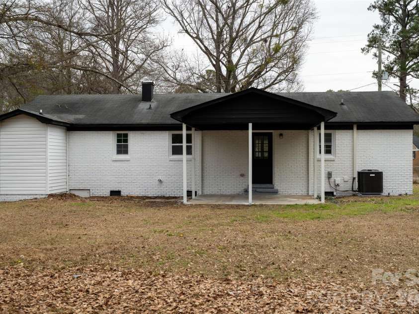 3115 Crestview Drive, Florence, SC 29501.  MLS# CAR4340430, YatesRealty ID 8150. 