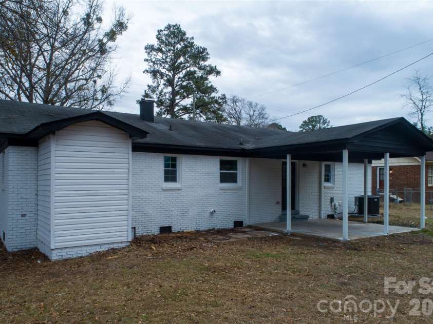3115 Crestview Drive, Florence, SC 29501.  MLS# CAR4340430, YatesRealty ID 8150. 
