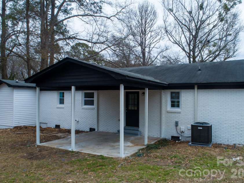 3115 Crestview Drive, Florence, SC 29501.  MLS# CAR4340430, YatesRealty ID 8150. 