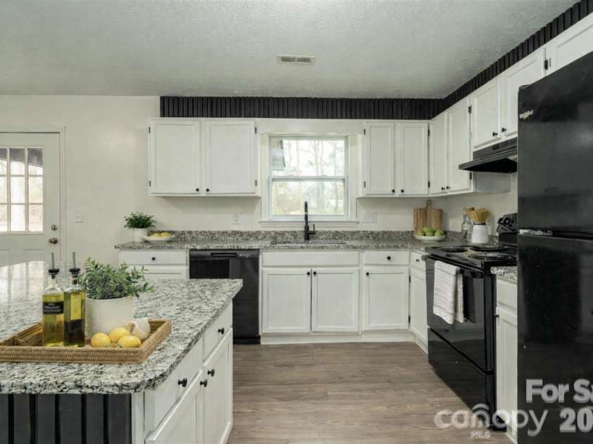3115 Crestview Drive, Florence, SC 29501.  MLS# CAR4340430, YatesRealty ID 8150. Digitally staged