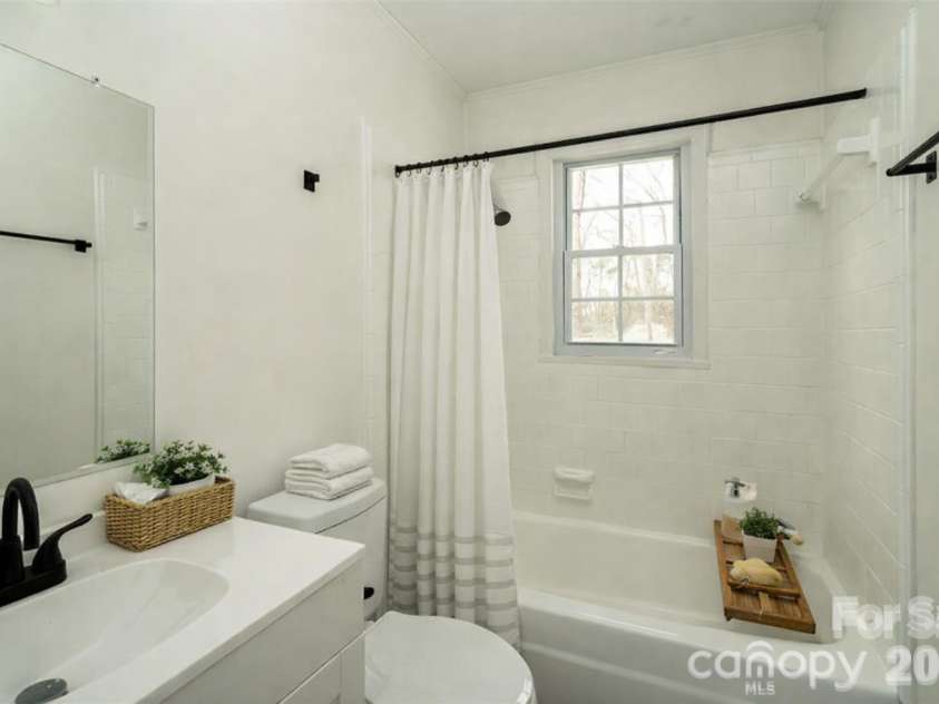 3115 Crestview Drive, Florence, SC 29501.  MLS# CAR4340430, YatesRealty ID 8150. Digitally staged