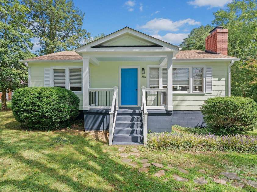318 Stoney Mountain Road, Hendersonville, NC 28791.  MLS# CAR4235178, YatesRealty ID 8150. Located just 5 minutes from the heart of Historic Downtown Hendersonville, 318 Stoney Mountain awaits!