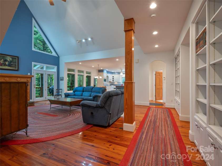 65 Winfield Cove, Saluda, NC 28773.  MLS# CAR4076540, YatesRealty ID 8151. Bookshelfs