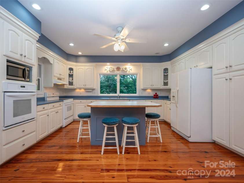 65 Winfield Cove, Saluda, NC 28773.  MLS# CAR4076540, YatesRealty ID 8151. Kitchen