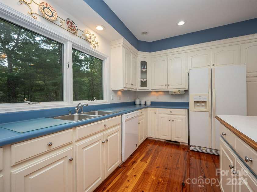65 Winfield Cove, Saluda, NC 28773.  MLS# CAR4076540, YatesRealty ID 8151. Kitchen