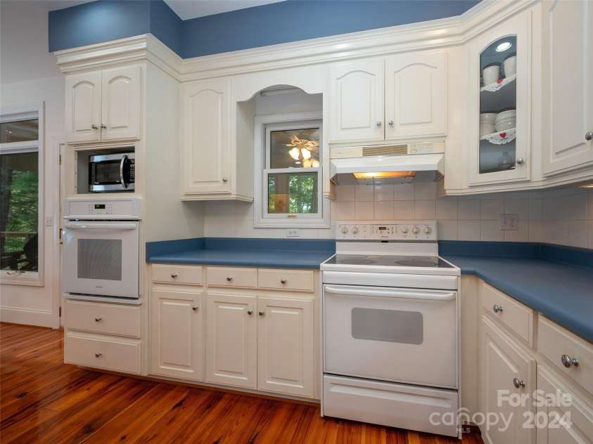 65 Winfield Cove, Saluda, NC 28773.  MLS# CAR4076540, YatesRealty ID 8151. Lots of storage in the kitchen