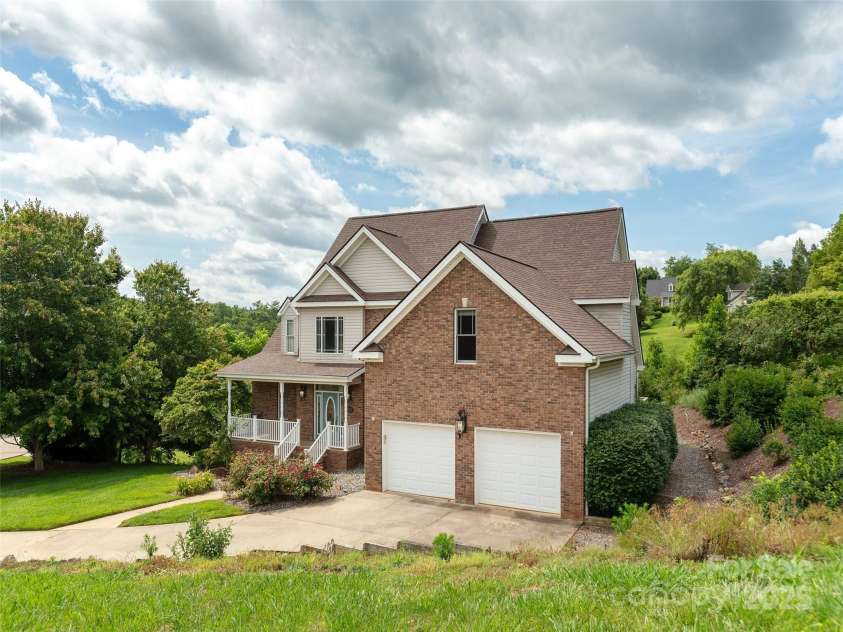 209 Velvet Lane, Weaverville, NC 28787.  MLS# CAR4176545, YatesRealty ID 8152. 