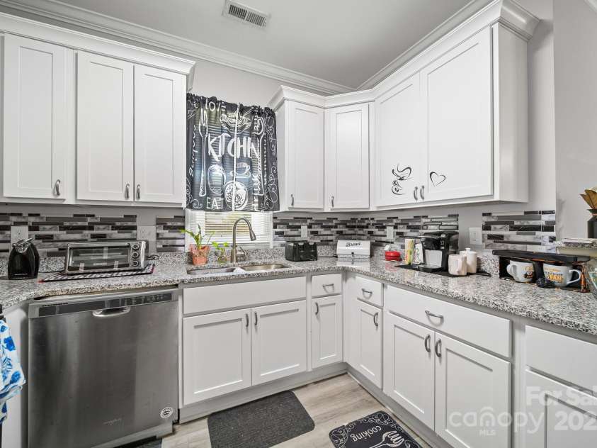 511 Carolina Avenue, Spencer, NC 28159.  MLS# CAR4304467, YatesRealty ID 8152. 