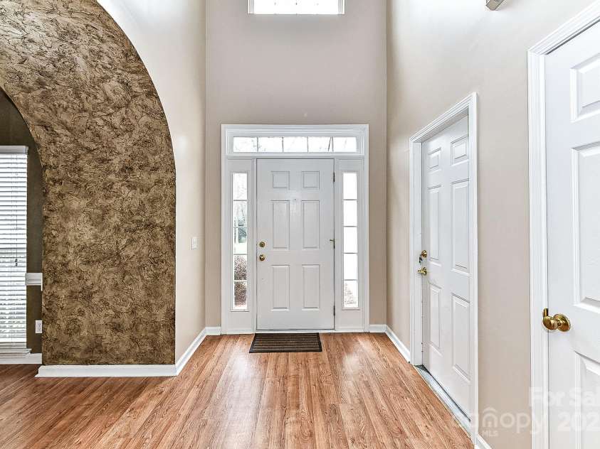 7713 Dunoon Lane, Charlotte, NC 28269.  MLS# CAR4223130, YatesRealty ID 8154. 