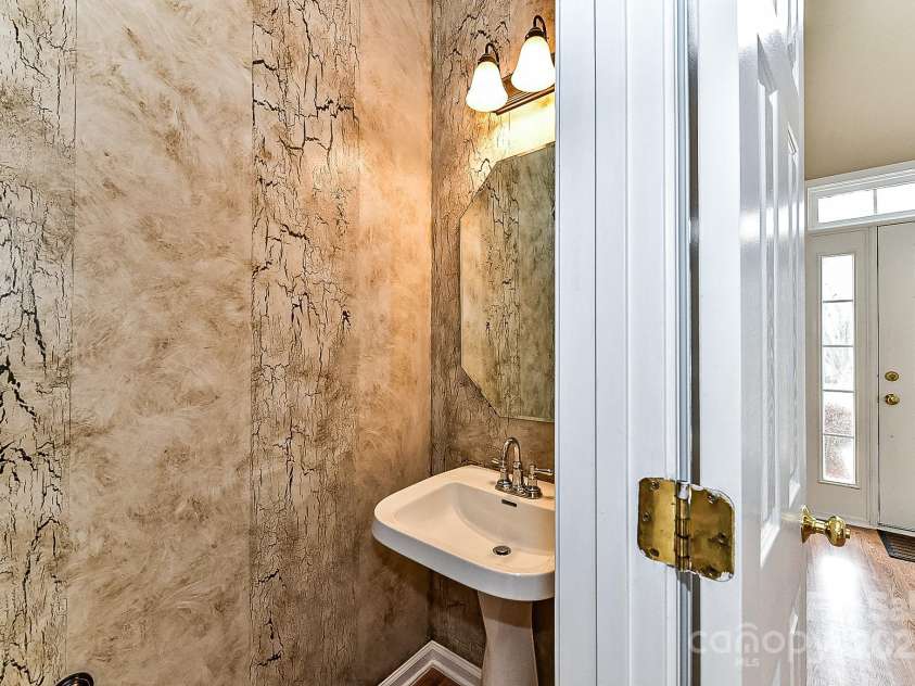7713 Dunoon Lane, Charlotte, NC 28269.  MLS# CAR4223130, YatesRealty ID 8154. 