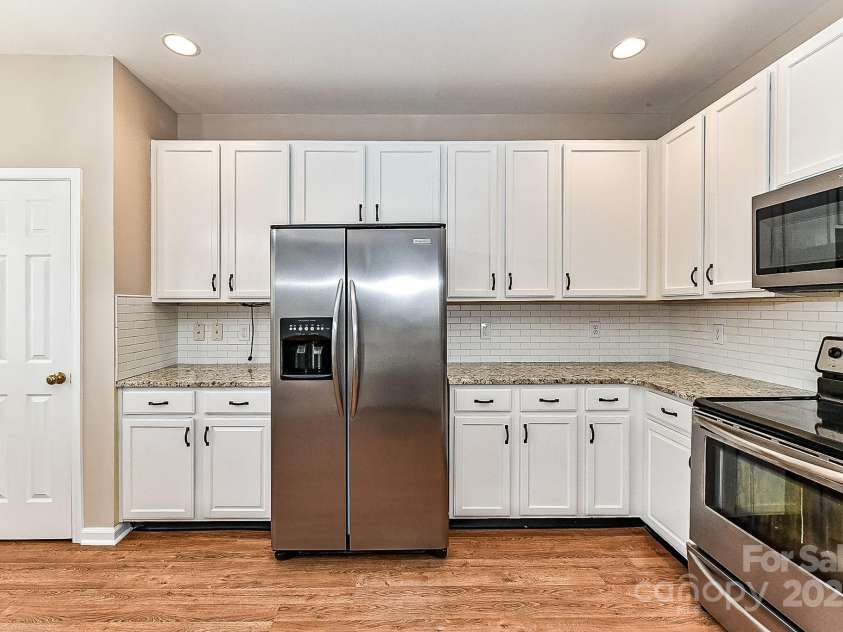 7713 Dunoon Lane, Charlotte, NC 28269.  MLS# CAR4223130, YatesRealty ID 8154. 