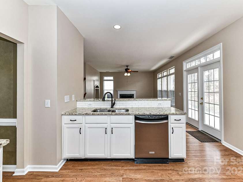 7713 Dunoon Lane, Charlotte, NC 28269.  MLS# CAR4223130, YatesRealty ID 8154. 