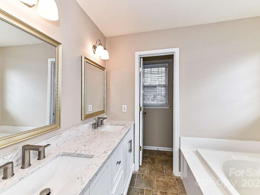 7713 Dunoon Lane, Charlotte, NC 28269.  MLS# CAR4223130, YatesRealty ID 8154. 