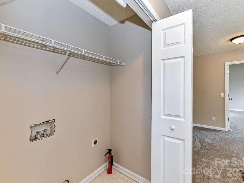 7713 Dunoon Lane, Charlotte, NC 28269.  MLS# CAR4223130, YatesRealty ID 8154. 