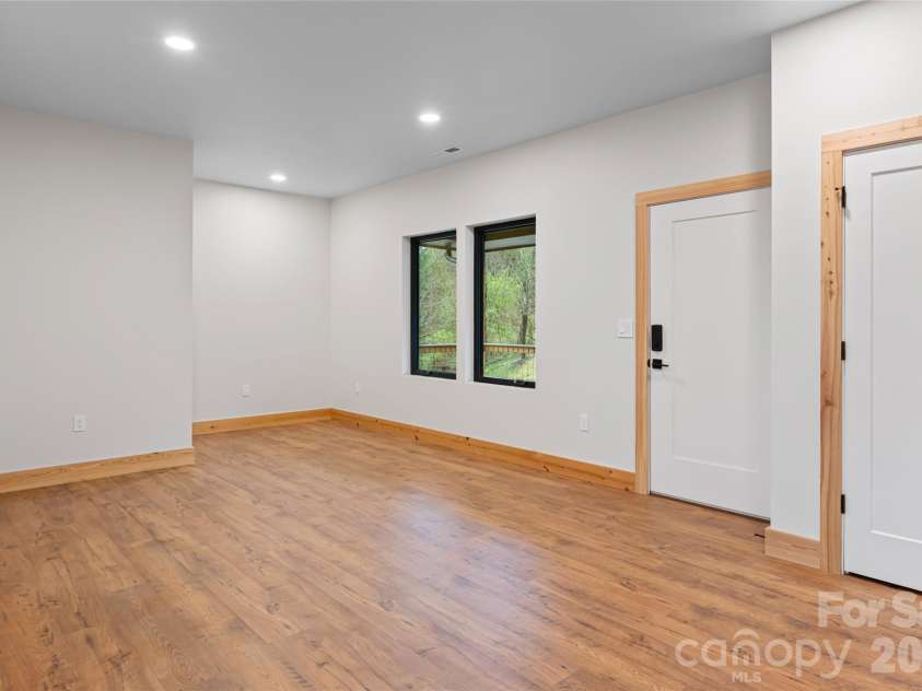 9 Ginger Spice Trail, Weaverville, NC 28787.  MLS# CAR4363754, YatesRealty ID 8154. Entryway