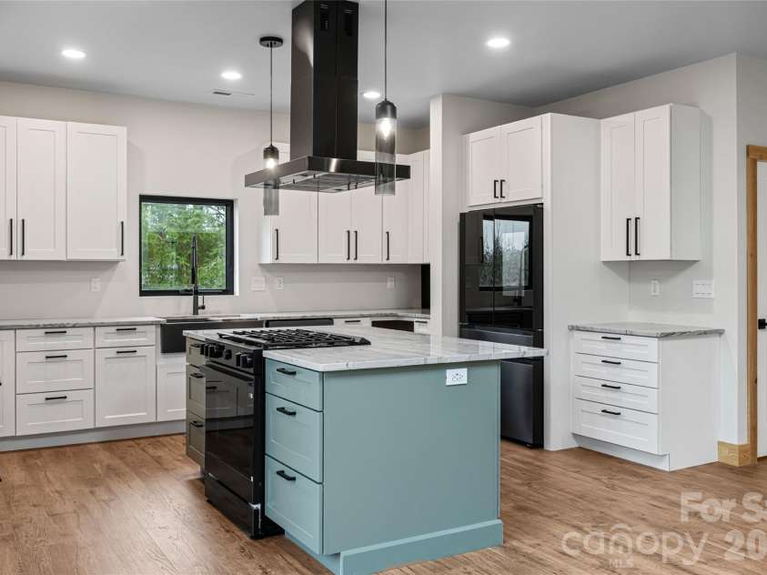 9 Ginger Spice Trail, Weaverville, NC 28787.  MLS# CAR4363754, YatesRealty ID 8154. Kitchen
