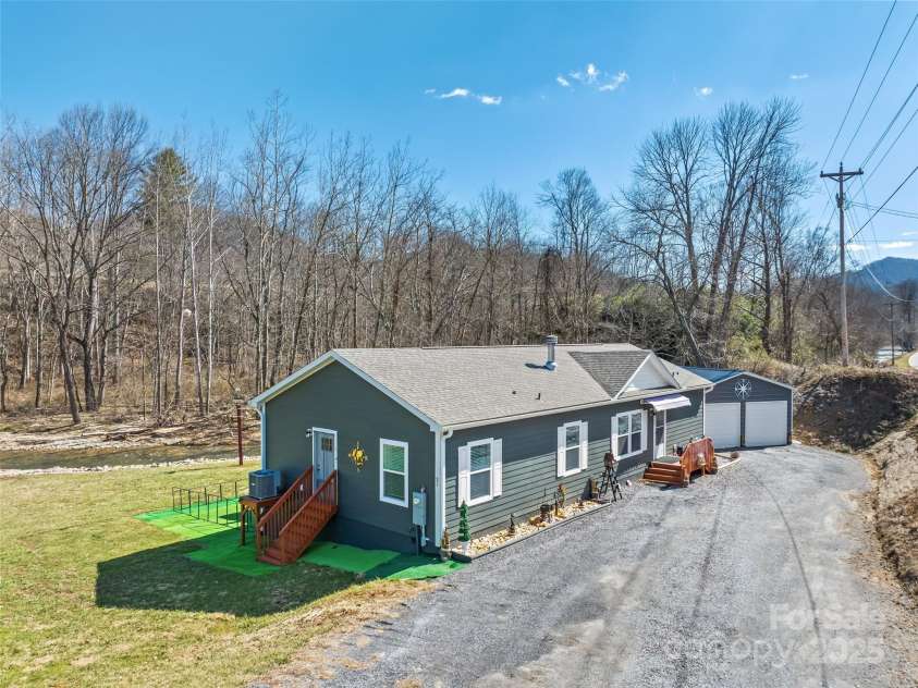 21 Swift Stream Lane, Waynesville, NC 28785.  MLS# CAR4227039, YatesRealty ID 8155. 
