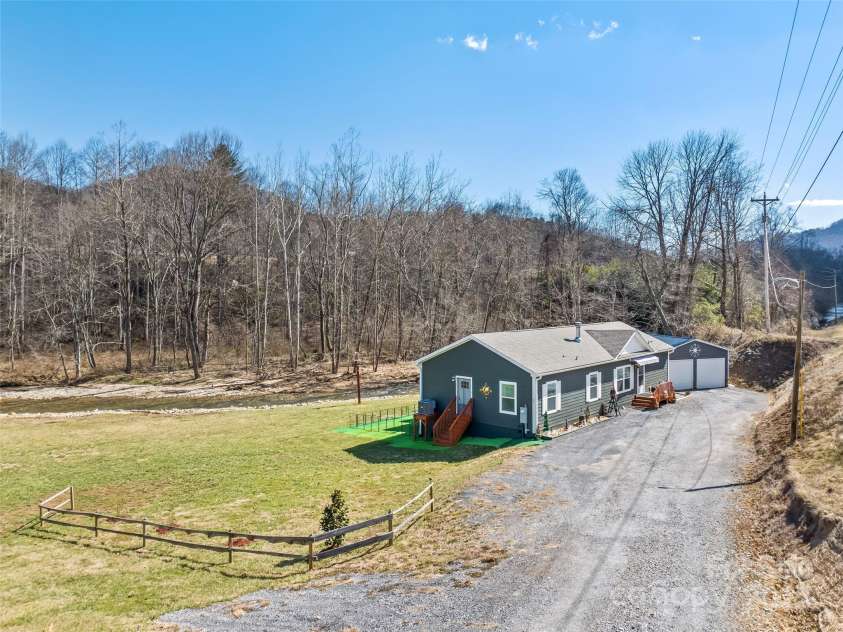21 Swift Stream Lane, Waynesville, NC 28785.  MLS# CAR4227039, YatesRealty ID 8155. EASY ACCESS