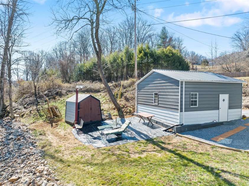 21 Swift Stream Lane, Waynesville, NC 28785.  MLS# CAR4227039, YatesRealty ID 8155. GARAGE