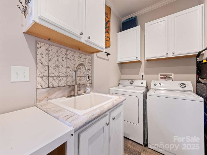 21 Swift Stream Lane, Waynesville, NC 28785.  MLS# CAR4227039, YatesRealty ID 8155. LAUNDRY ROOM WITH SINK