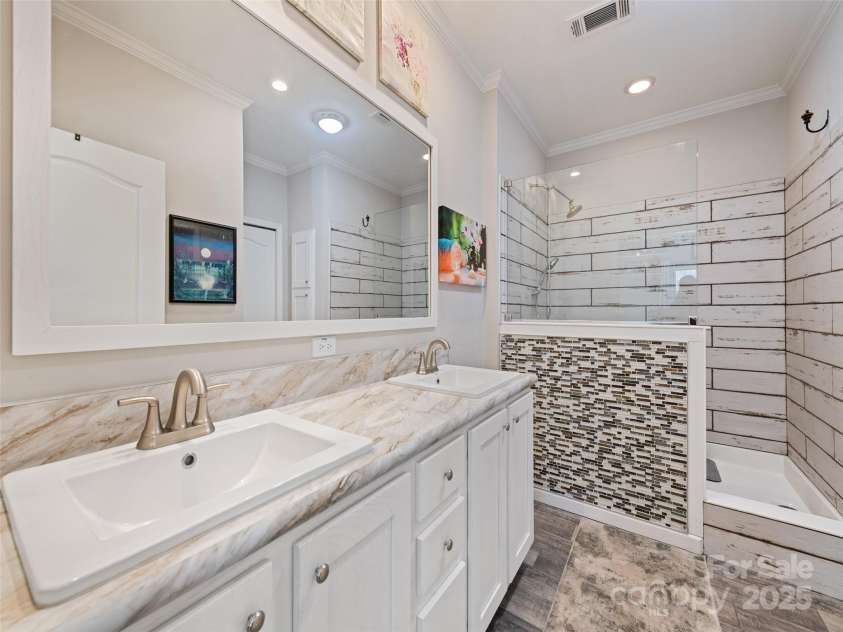 21 Swift Stream Lane, Waynesville, NC 28785.  MLS# CAR4227039, YatesRealty ID 8155. PRIMARY BATHROOM-LARGE STEP IN SHOWER