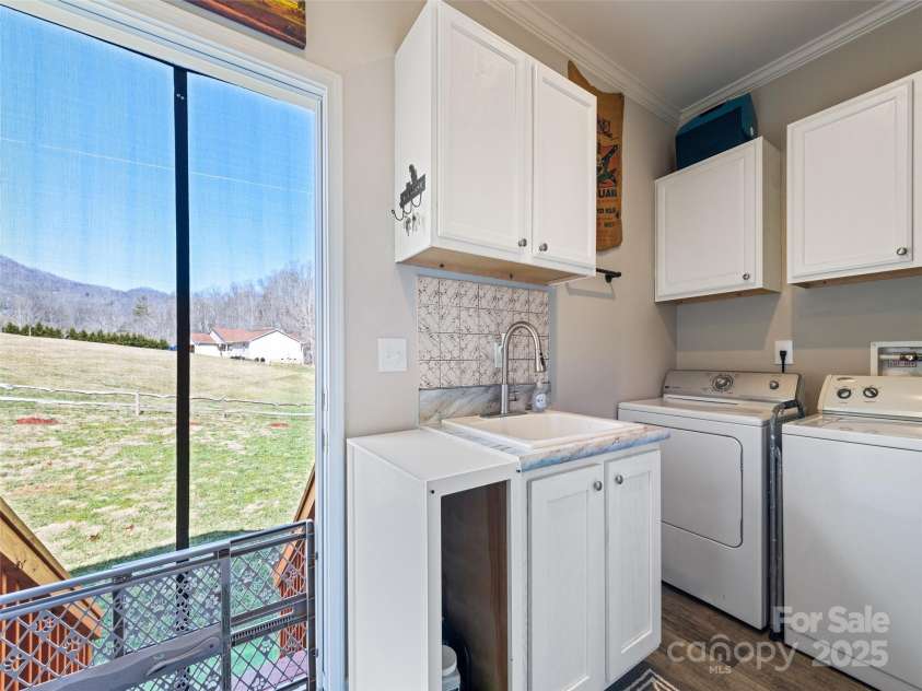 21 Swift Stream Lane, Waynesville, NC 28785.  MLS# CAR4227039, YatesRealty ID 8155. SIDE ENTRANCE TO LAUNDRY ROOM
