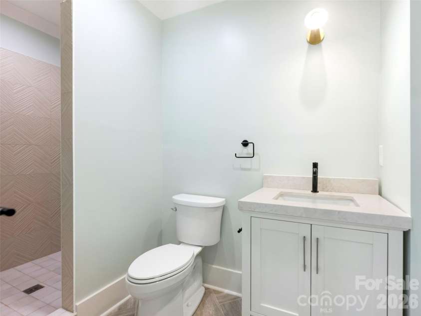 6740 Newhall Road, Charlotte, NC 28270.  MLS# CAR4394590, YatesRealty ID 8156. Lower Level Full Bath