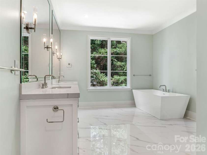 6740 Newhall Road, Charlotte, NC 28270.  MLS# CAR4394590, YatesRealty ID 8156. Primary Bath