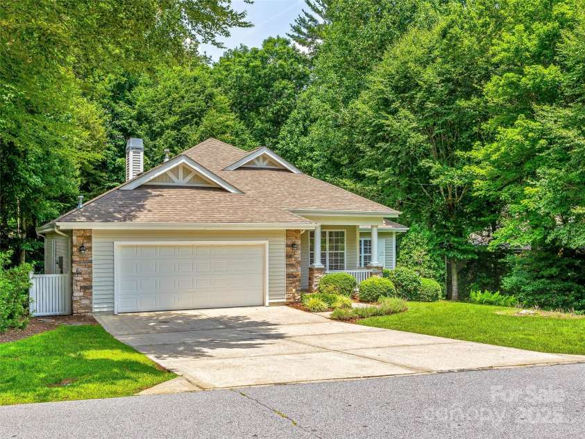 196 Eagle Chase Lane, Etowah, NC 28729.  MLS# CAR4232236, YatesRealty ID 8157. 