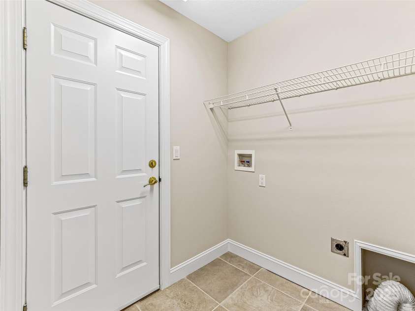 196 Eagle Chase Lane, Etowah, NC 28729.  MLS# CAR4232236, YatesRealty ID 8157. 