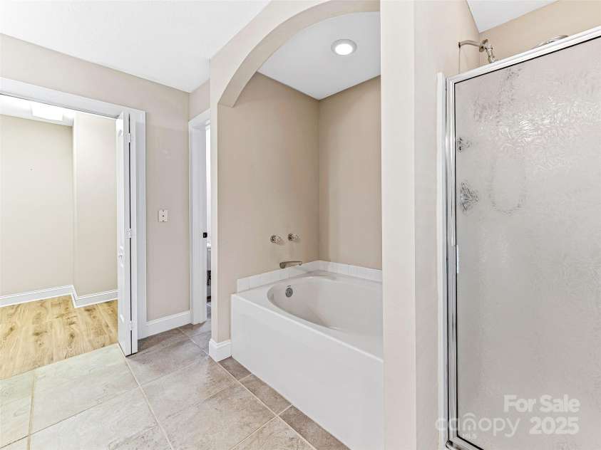 196 Eagle Chase Lane, Etowah, NC 28729.  MLS# CAR4232236, YatesRealty ID 8157. 