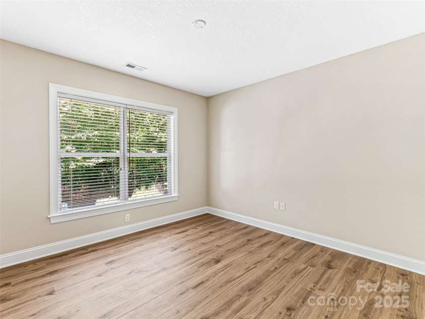 196 Eagle Chase Lane, Etowah, NC 28729.  MLS# CAR4232236, YatesRealty ID 8157. 