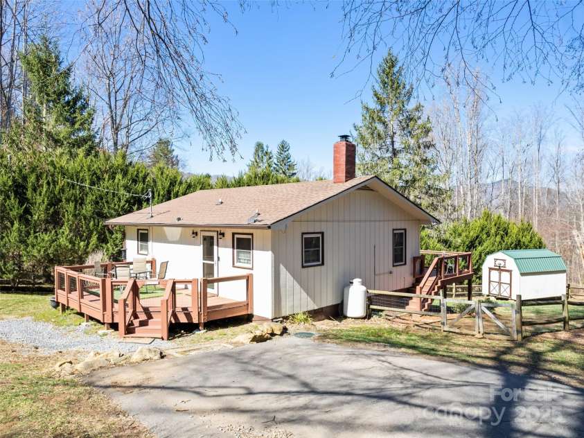 256 Apple Tree Court, Waynesville, NC 28786.  MLS# CAR4240063, YatesRealty ID 8158. 