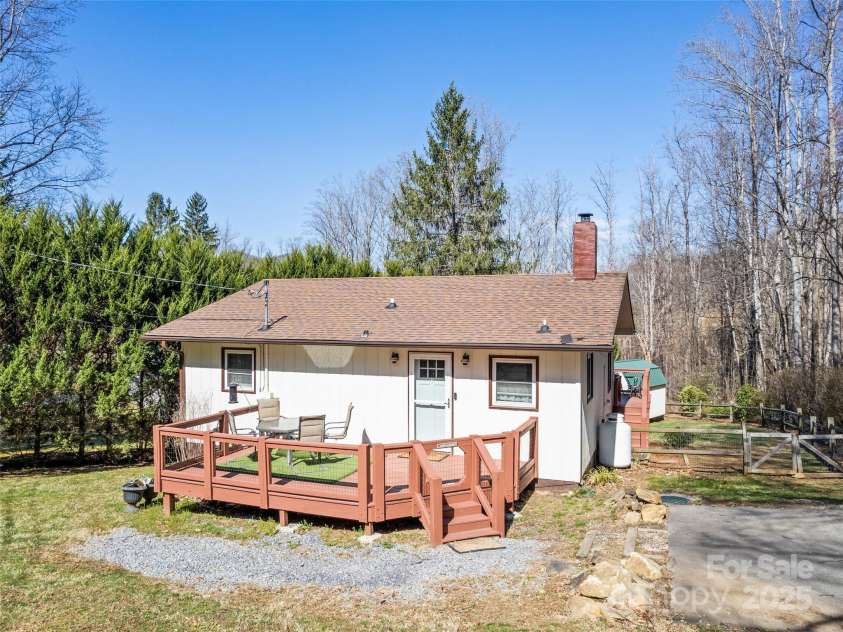 256 Apple Tree Court, Waynesville, NC 28786.  MLS# CAR4240063, YatesRealty ID 8158. 