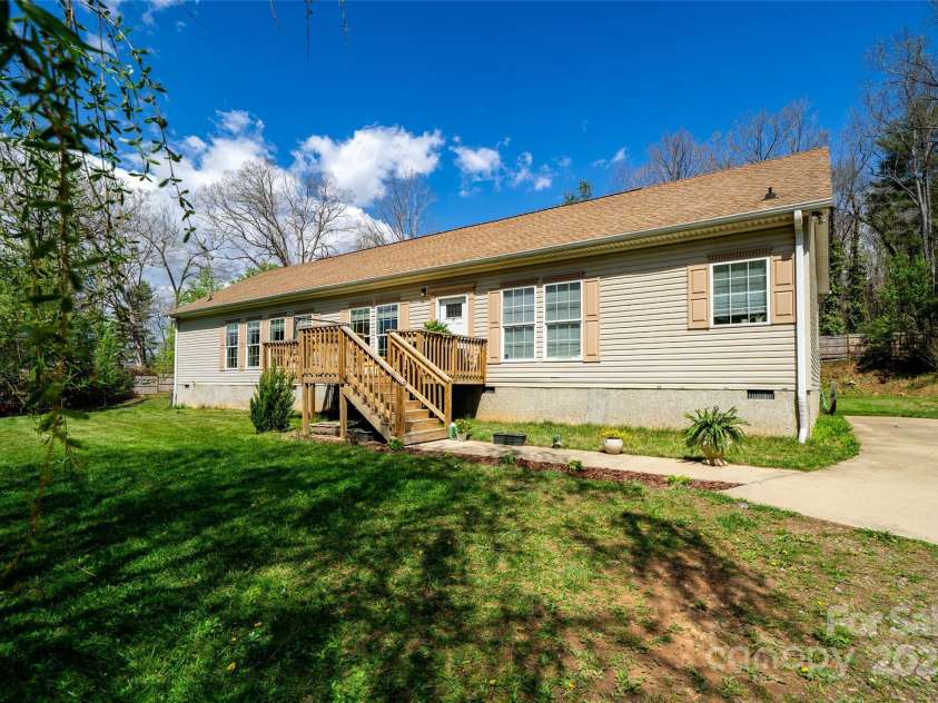 86 Concord Road, Asheville, NC 28803.  MLS# CAR4244560, YatesRealty ID 8159. 