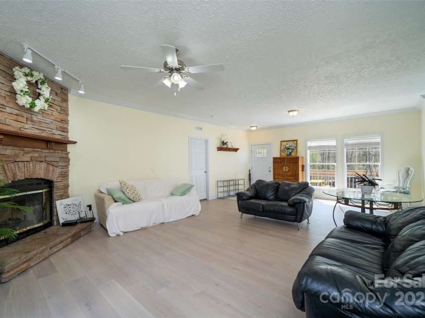 86 Concord Road, Asheville, NC 28803.  MLS# CAR4244560, YatesRealty ID 8159. 