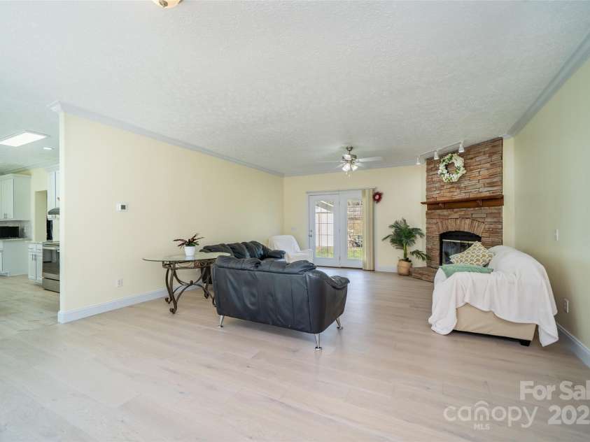 86 Concord Road, Asheville, NC 28803.  MLS# CAR4244560, YatesRealty ID 8159. 