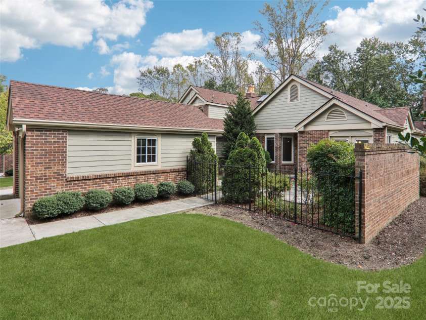 102 Glenbrook Drive, Hendersonville, NC 28739.  MLS# CAR4313168, YatesRealty ID 8160. 