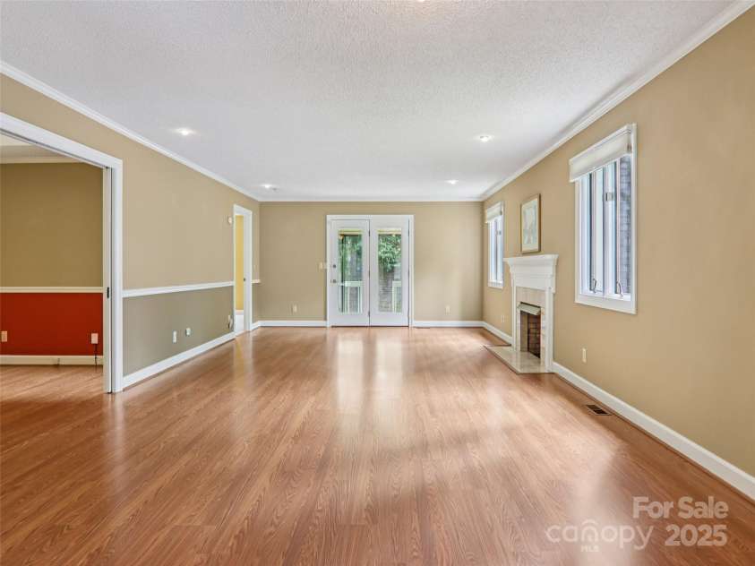 102 Glenbrook Drive, Hendersonville, NC 28739.  MLS# CAR4313168, YatesRealty ID 8160. 