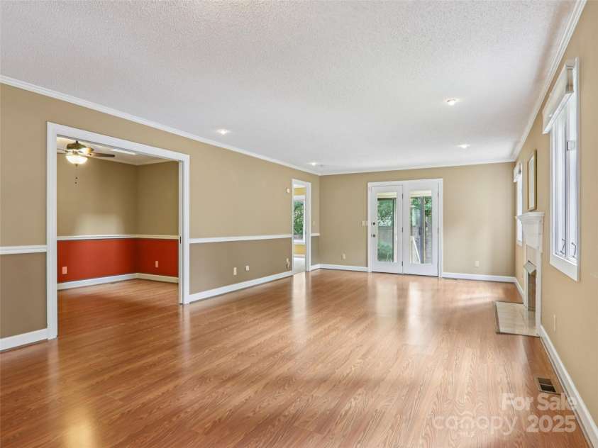 102 Glenbrook Drive, Hendersonville, NC 28739.  MLS# CAR4313168, YatesRealty ID 8160. 