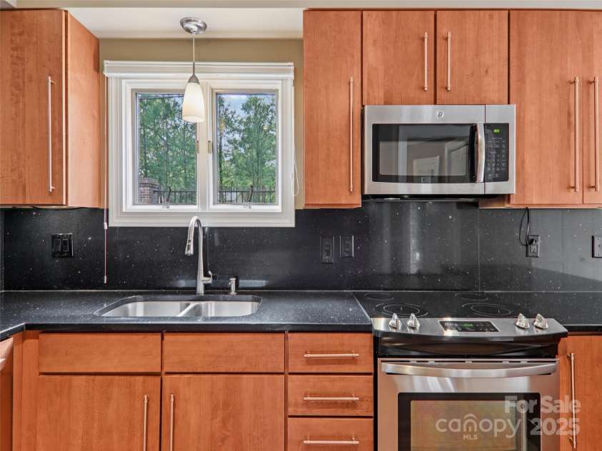 102 Glenbrook Drive, Hendersonville, NC 28739.  MLS# CAR4313168, YatesRealty ID 8160. 