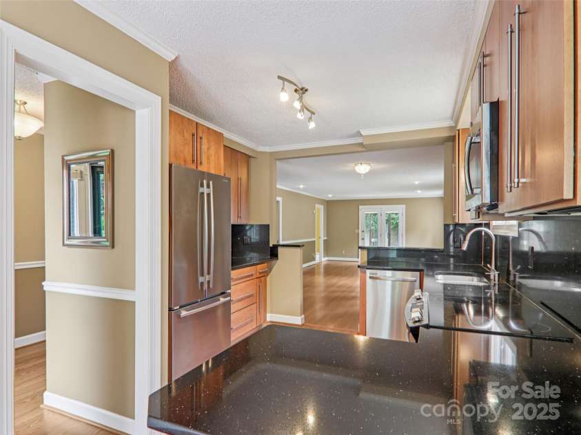 102 Glenbrook Drive, Hendersonville, NC 28739.  MLS# CAR4313168, YatesRealty ID 8160. 