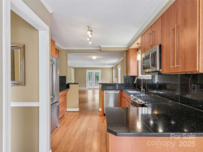 102 Glenbrook Drive, Hendersonville, NC 28739.  MLS# CAR4313168, YatesRealty ID 8160. 