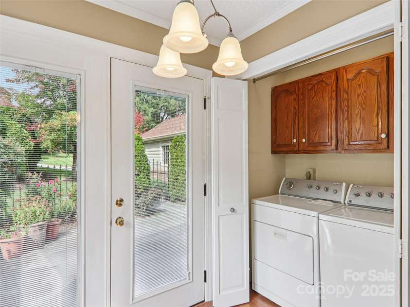 102 Glenbrook Drive, Hendersonville, NC 28739.  MLS# CAR4313168, YatesRealty ID 8160. 