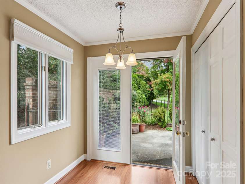102 Glenbrook Drive, Hendersonville, NC 28739.  MLS# CAR4313168, YatesRealty ID 8160. 