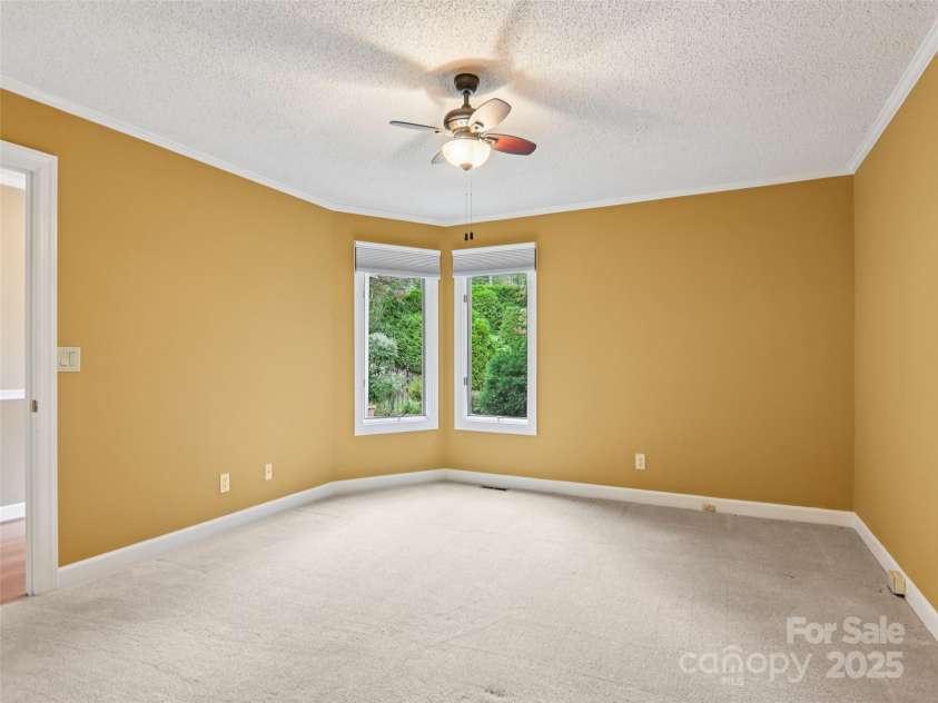 102 Glenbrook Drive, Hendersonville, NC 28739.  MLS# CAR4313168, YatesRealty ID 8160. 