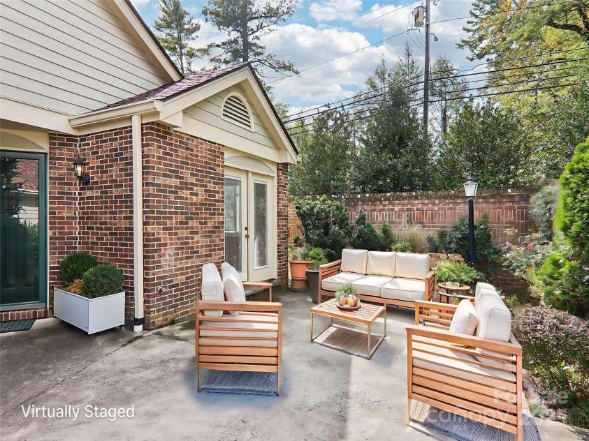 102 Glenbrook Drive, Hendersonville, NC 28739.  MLS# CAR4313168, YatesRealty ID 8160. 